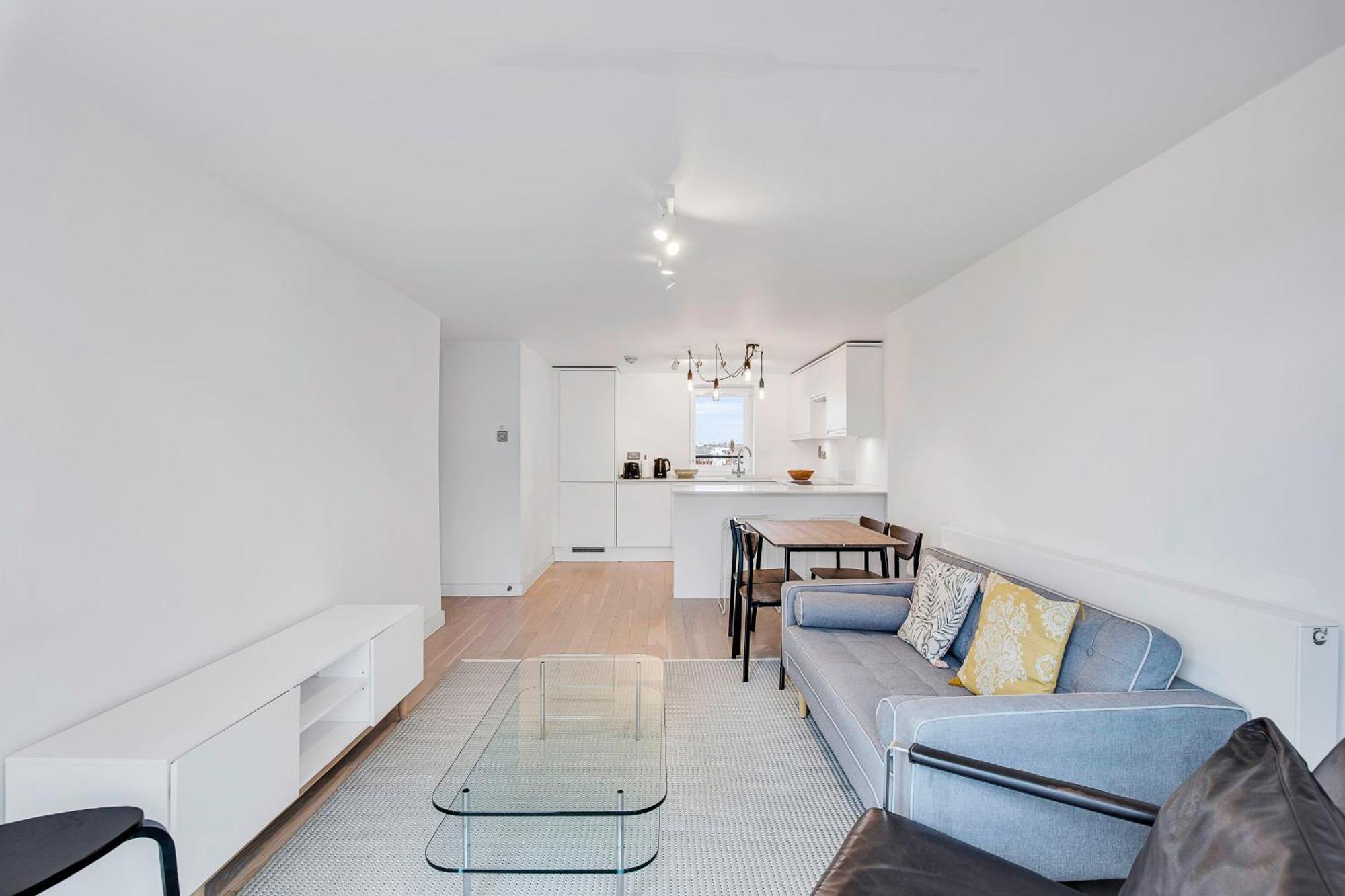 Bright And Spacious Belgravia Apartament