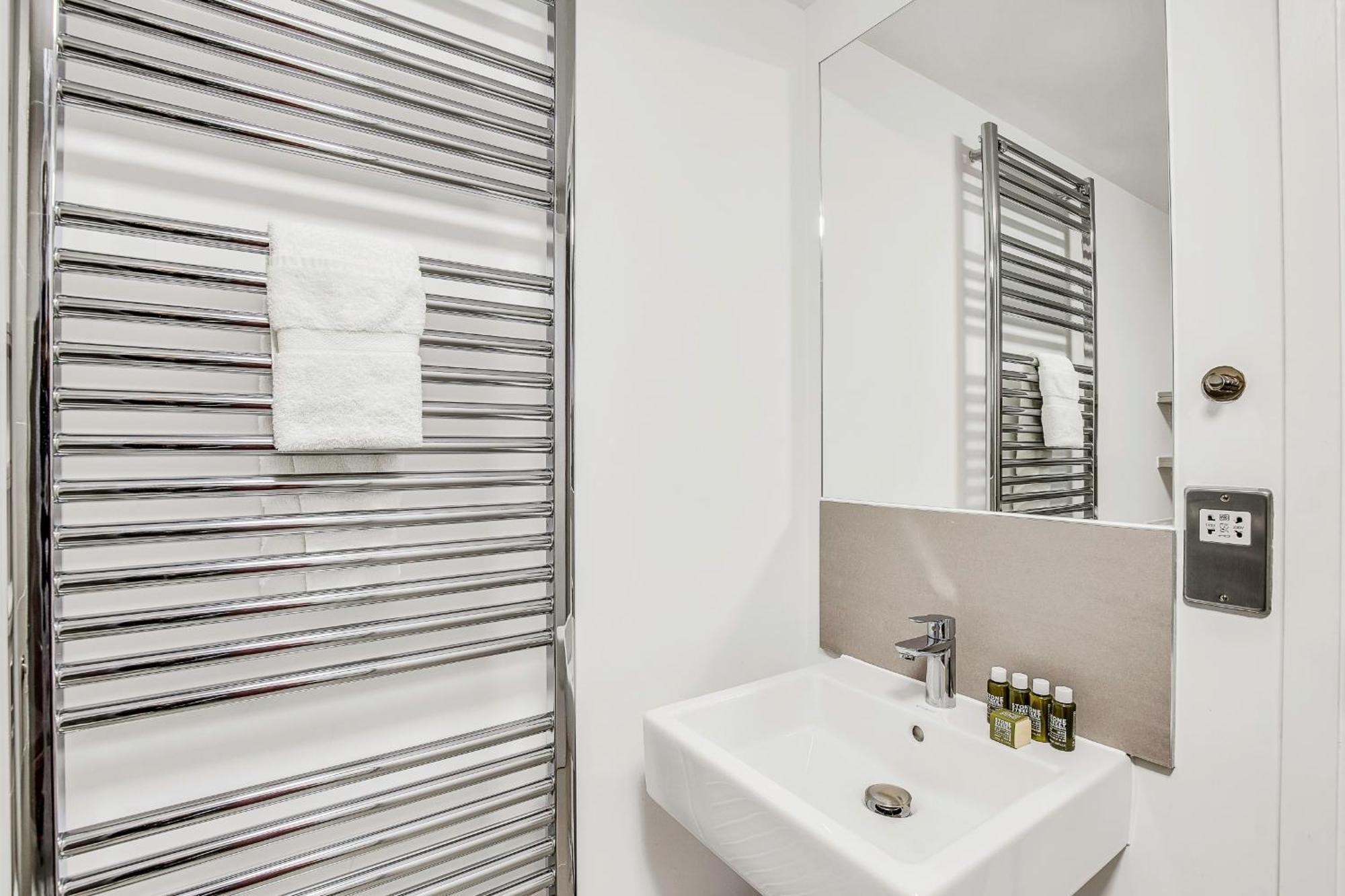 Bright And Spacious Belgravia Apartament *