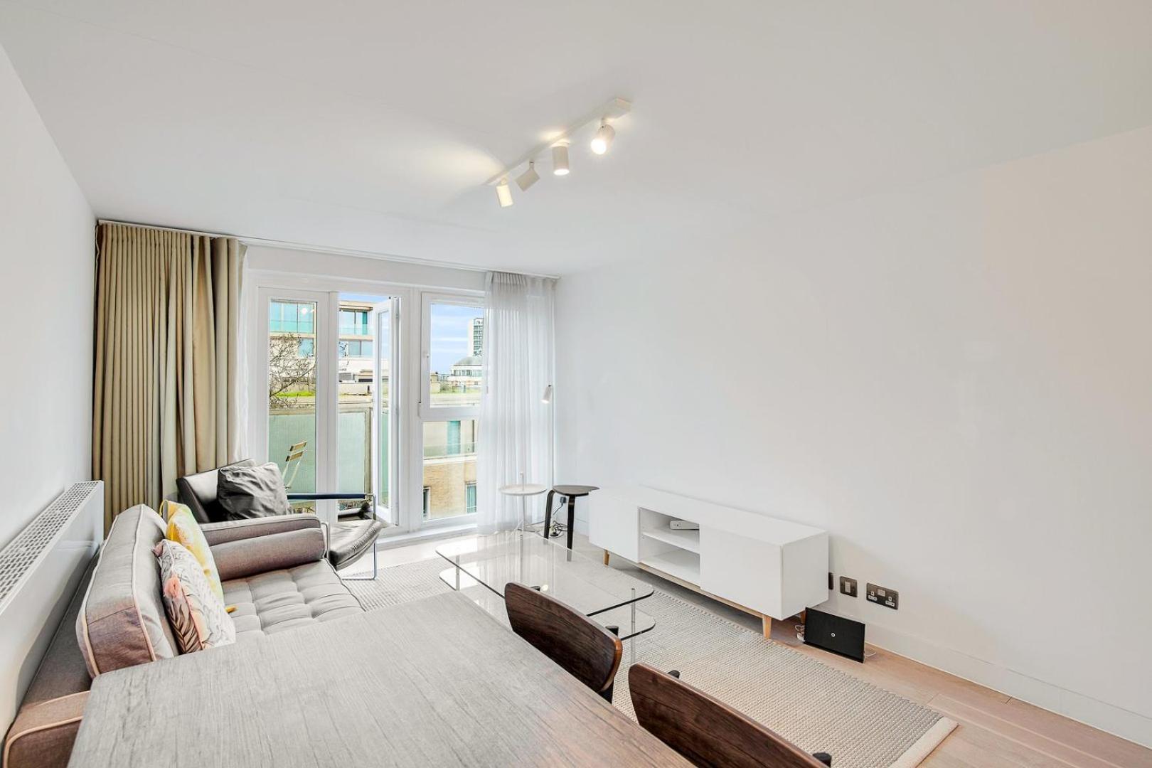 Bright And Spacious Belgravia Apartament